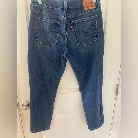 Levi’s, mid rise, ankle jeans in boyfriend fit. Size 31 - Picture 3 of 5